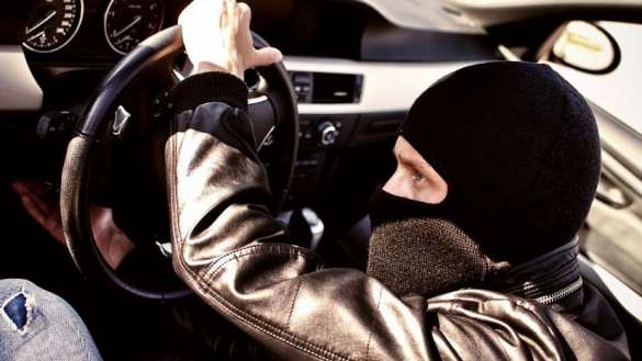 Военный ВСУ — рецидивист пытался угнать автомобиль с женщиной в салоне | Русская весна