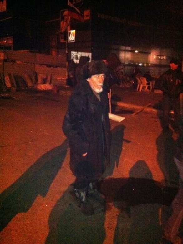 «Дочке только позвоните, если убьют», — ветеран Великой Отечественной защищает здание СБУ | Русская весна