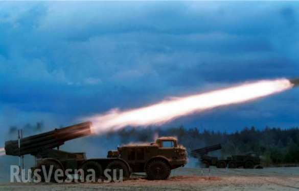 Украинские «Ураганы» и «Грады» ведут обстрел Луганска, в центре гремят взрывы | Русская весна