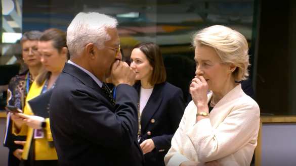 «Предотвращение чтения по губам»: главы Еврокомиссии и Евросовета беседовали с прикрытыми ртами | Русская весна