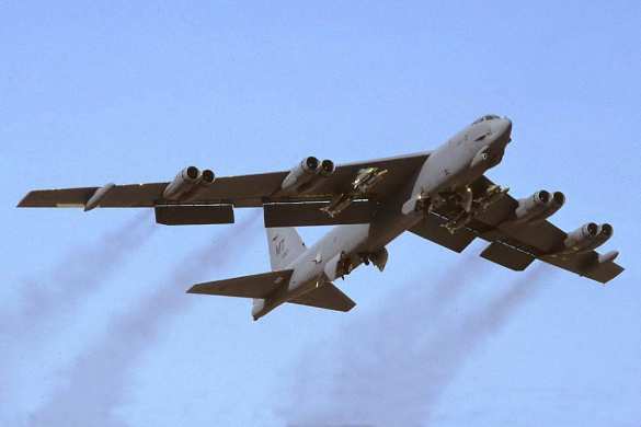 Стратегический бомбардировщик США рыскал над Средиземным морем и Северным Ледовитым океаном | Русская весна