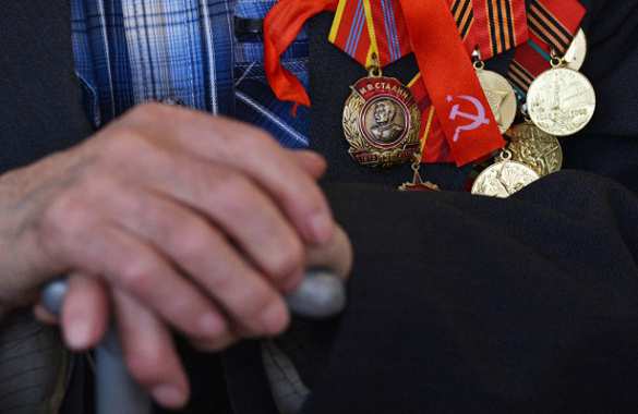 В Латвии уравняли советских и нацистских ветеранов | Русская весна