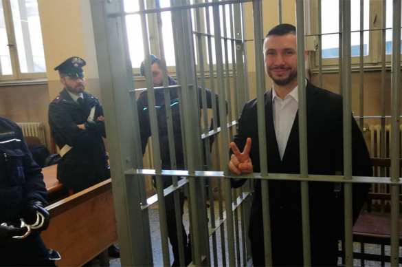 Сборище вышиваночных дикарей у здания суда в Италии (ФОТО, ВИДЕО) | Русская весна