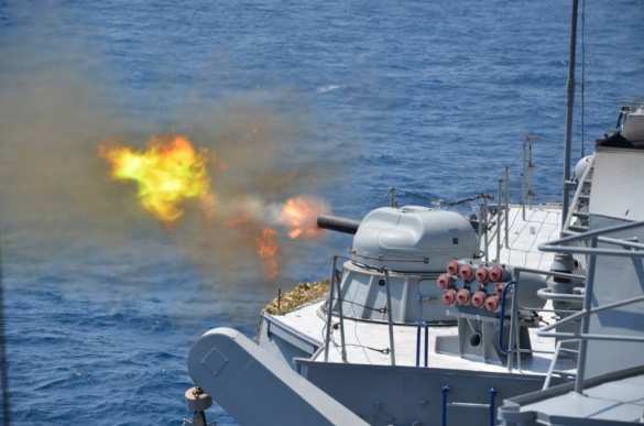 Украинские военные катера обстреляли позиции Армии ДНР | Русская весна