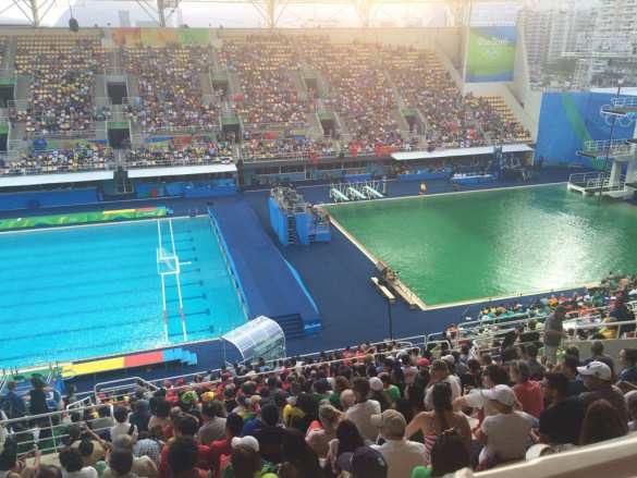 Скандальная Олимпиада: организаторы Игр дали новое объяснение зеленой воде в олимпийском бассейне | Русская весна