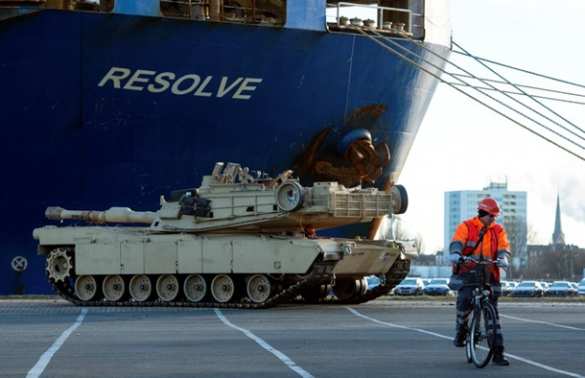 «Решимость» НАТО: В Польшу переброшены сотни солдат США с танками и САУ (ФОТО) | Русская весна