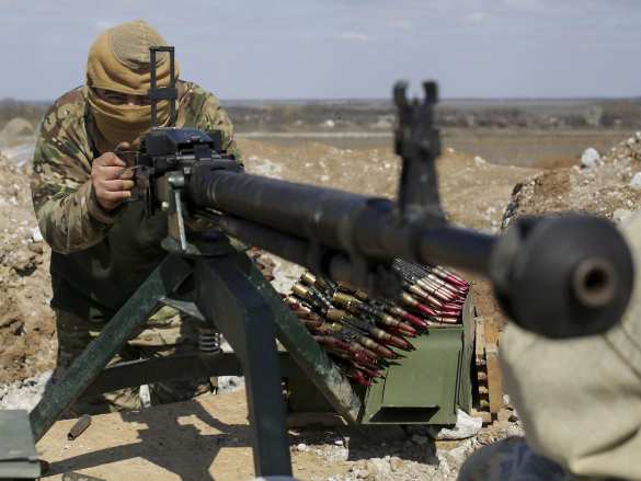 Украинские нацгвардейцы открыли огонь по автомобилю, прорывавшемуся через блокпост под Мариуполем | Русская весна