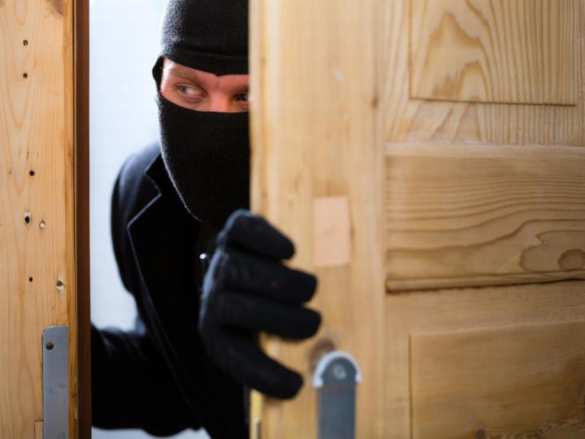 Офис «волонтёров АТО» обокрали в родном городе Зеленского | Русская весна