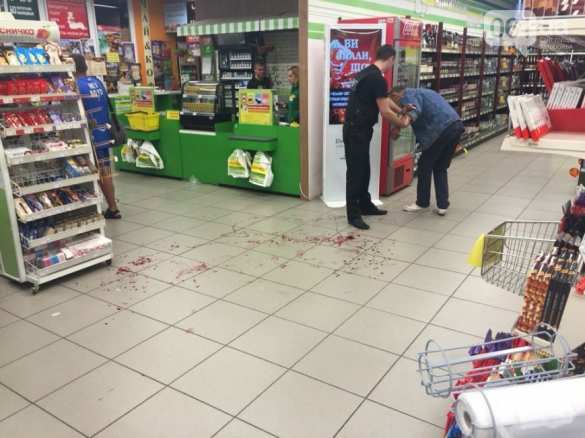 В Запорожье пойманный на воровстве мужчина вскрыл себе вены (ФОТО) | Русская весна