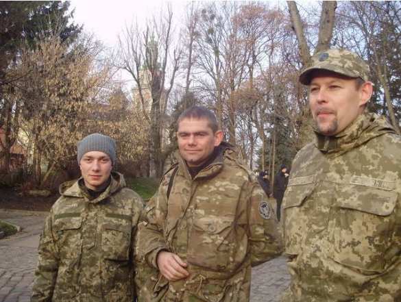 Во Львове обманутые военнослужащие ВСУ пикетировали ОГА (ФОТО) | Русская весна