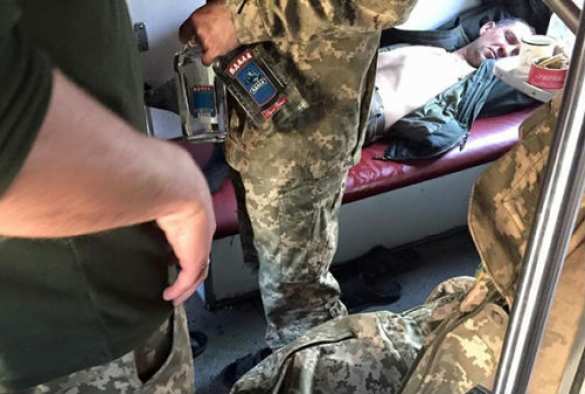 Офицеры ВСУ занялись продажей алкоголя подчиненным, — разведка ДНР | Русская весна