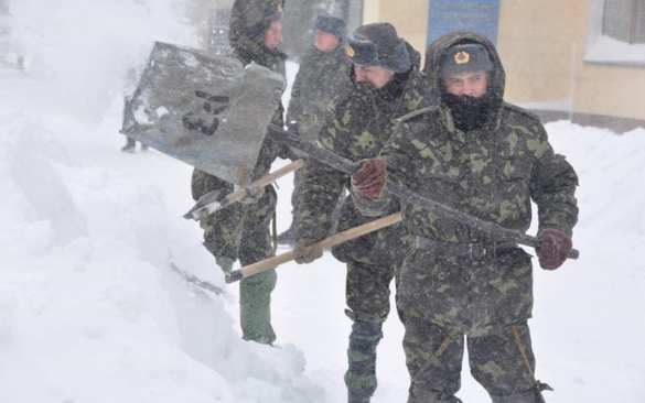 ВСУшники заявляют, что военные ДНР заставили их чистить снег | Русская весна
