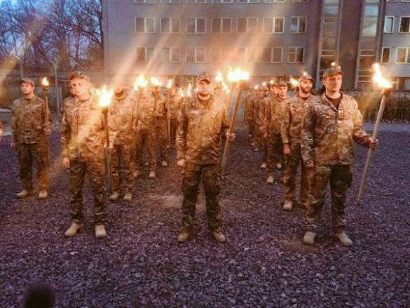 В Черкассах прошло факельное шествие неонацистов «Азова» (ВИДЕО) | Русская весна