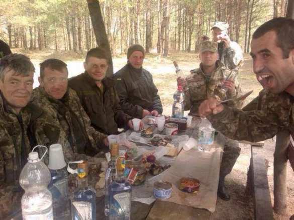 Порошенко признал массовое пьянство и наркоманию в ВСУ | Русская весна