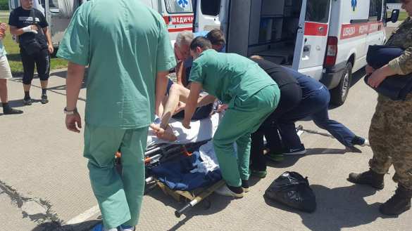 «Вереница скорых»: В киевский военный госпиталь привезли тяжелораненых «всушников» (ФОТО) | Русская весна