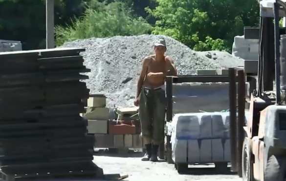 Скандал в Днепропетровске: «арендованные» солдаты работают на частном заводе (ВИДЕО) | Русская весна