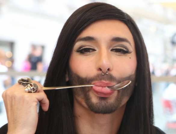 Бесполое существо Кончита Вурст заявило о желании встретиться с Путиным | Русская весна