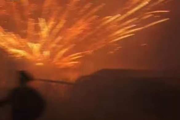 Широкино: прямое попадание в дом с боевиками «Азова» (ВИДЕО, 18+) | Русская весна