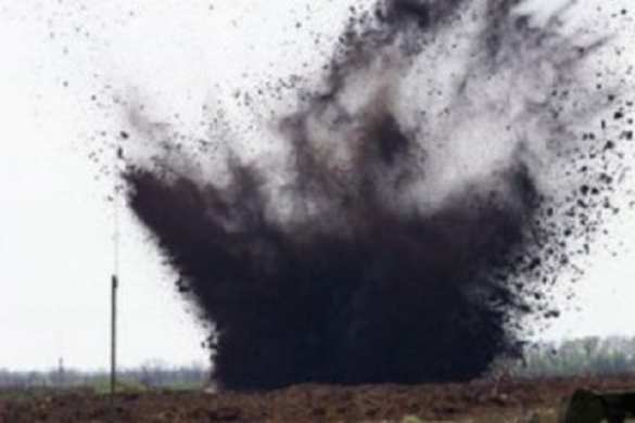 На Донбассе подорвался грузовик ВСУ, один военный погиб, еще один попал в плен | Русская весна