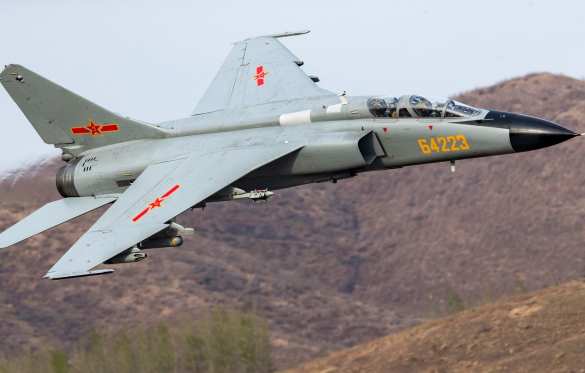 Мощный взрыв: Истребитель-бомбардировщик разбился у жилого района Китая (ВИДЕО) | Русская весна