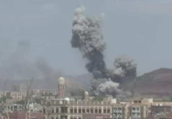 Авиаудары по столице Йемена (ВИДЕО) | Русская весна