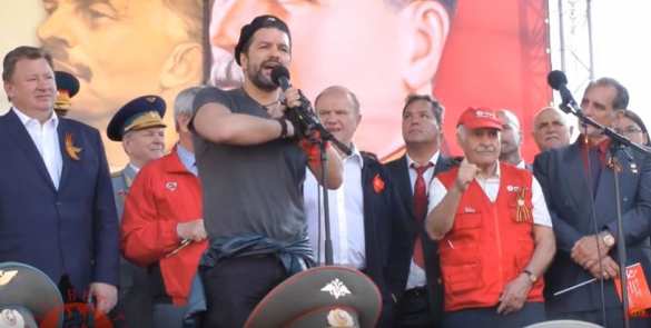 Депутат Госдумы удивил москвичей патриотической песней: «В наших венах кипит небо славян» (ВИДЕО) | Русская весна