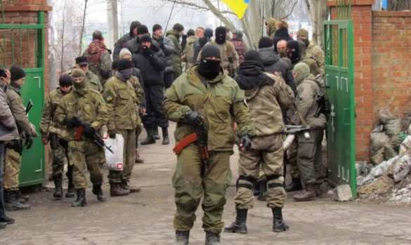 СРОЧНО: Боевики-нацисты со стрельбой прорвались через кордон на Донбасс (ВИДЕО) | Русская весна