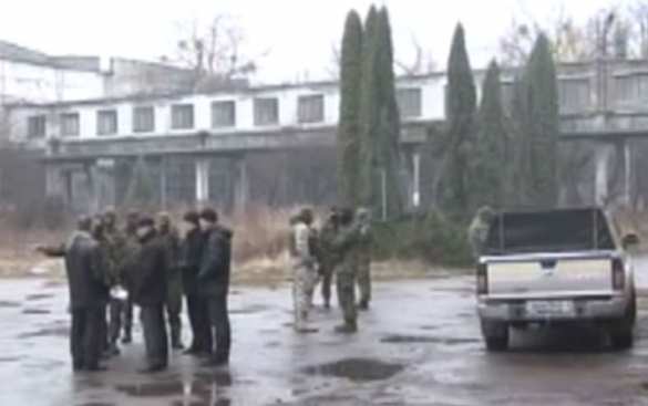 Карательный батальон Коломойского захватил тракторный завод в Ровно (ВИДЕО) | Русская весна