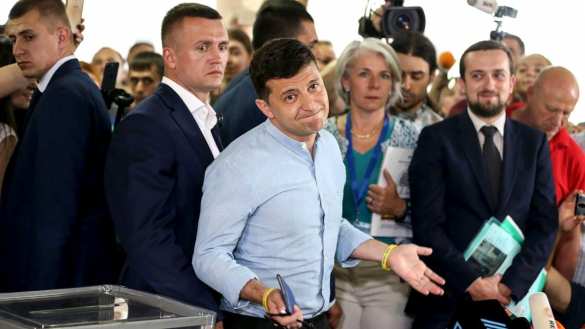 «Ужас просто»: Пресс-секретарь Зеленского шокировала журналистов своим непрофессионализмом (ФОТО, ВИДЕО) | Русская весна