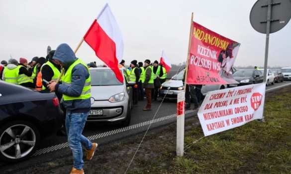 «Жёлтые жилеты» появились в Польше и потребовали пошлин на украинские товары (ФОТО) | Русская весна