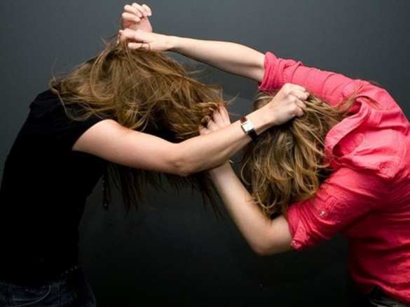 В Москве гражданка Узбекистана напала на контролёра в автобусе (ВИДЕО) | Русская весна