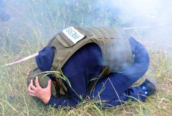 СРОЧНО: Журналисты попали под обстрел со стороны ВСУ на юге ДНР | Русская весна
