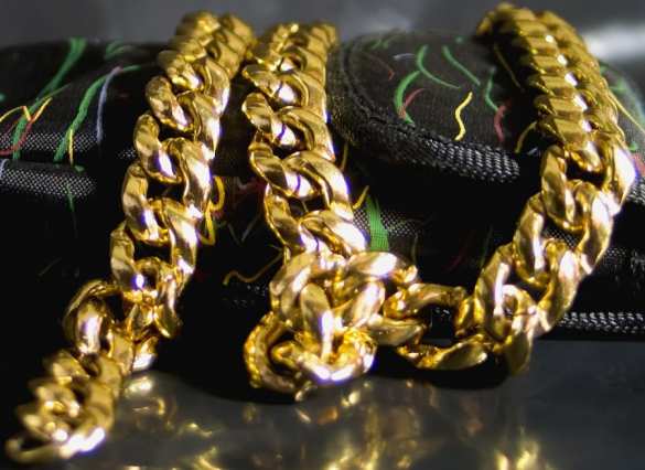 На Украине полицейские продали изъятое ими у грабителя золото (ФОТО) | Русская весна